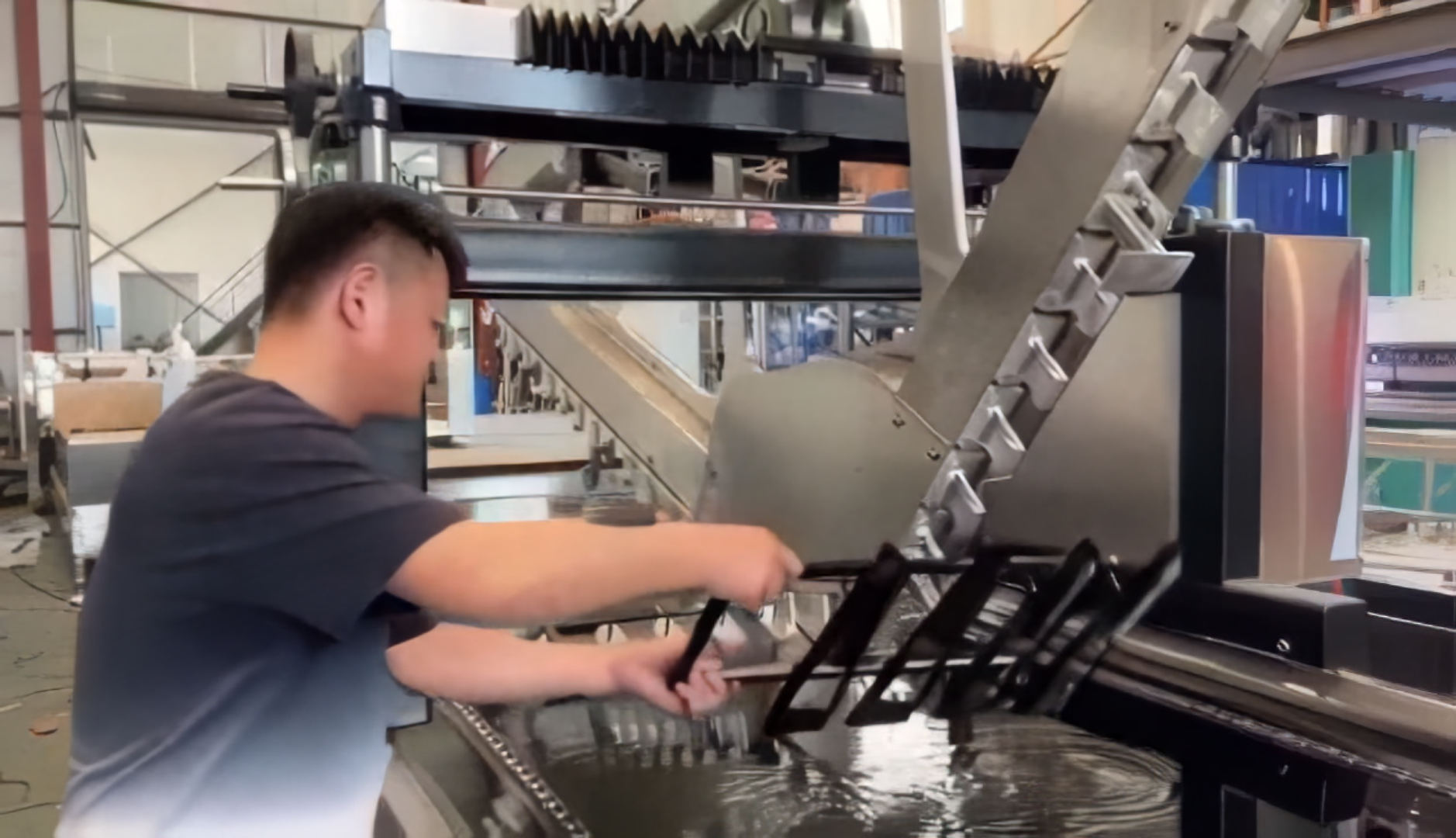 环形导轨输送线应用零部件水转印自动化